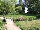 Bild: Br&uuml;cke im Park&nbsp;&ndash; Klick zum Vergr&ouml;&szlig;ern
