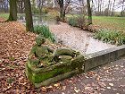 Bild: Statue im Herbst&nbsp;&ndash; Klick zum Vergr&ouml;&szlig;ern